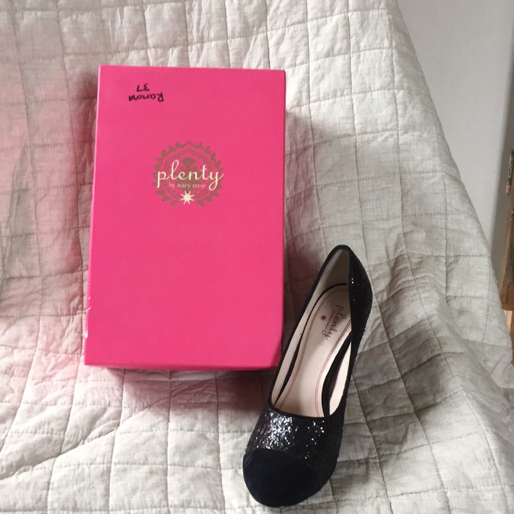 Dressy black shoes by Plenty